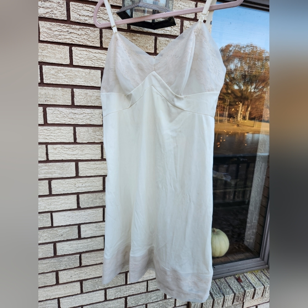Vintage Vanity Fair Nylon Lace cream slip size 40 US XL